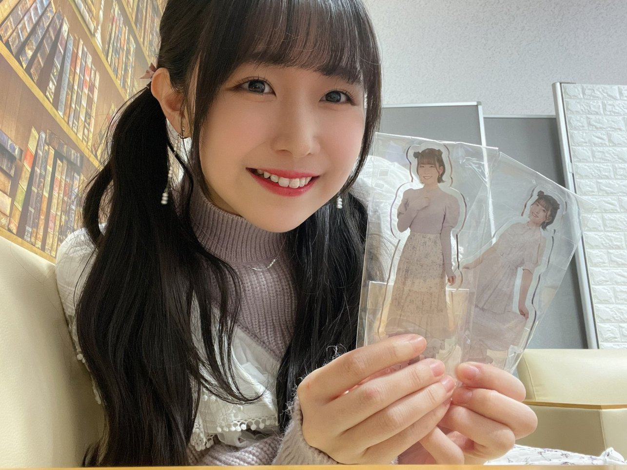 羊宮妃那さんと石見舞菜香さんのアクスタ